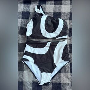 COMMENSE Two-Tone Asymmetrical Neck Bikini Set-Medium-NWT